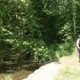 Accroche toi à sa selle, elle a un moteur !